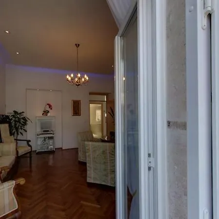 Mihe Apartment *